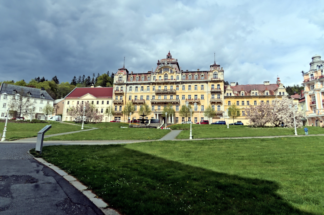 „Zwischen Historie und Naturparadies: Ein Tag durch Schloss Kynžvart, Kladská und Marienbad“