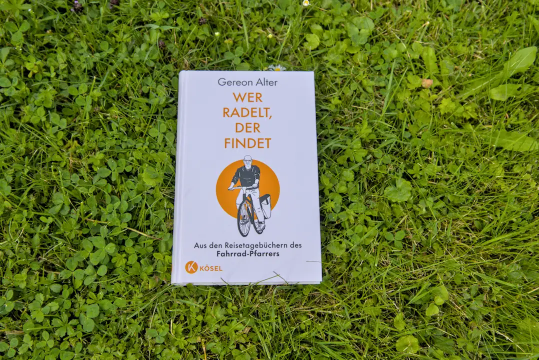 Meine neue Reiselektüre: „Wer radelt, der findet – Aus den Reisetagebüchern des Fahrrad-Pfarrers“ von Gereon Alter