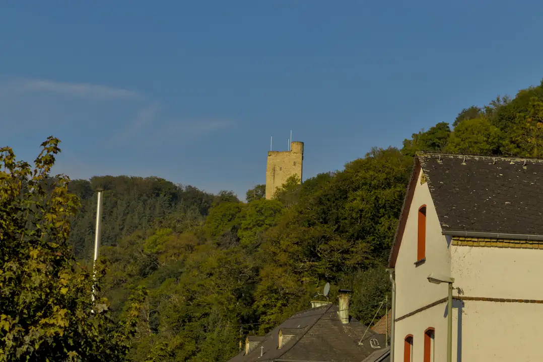 Wanderung zur Klosterruine Brunnenburg – oder: Wie ich zwischen Blasen an den Füßen und Krankenhausflair den perfekten Moment fand