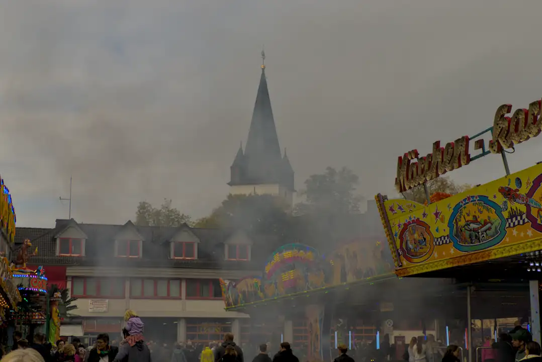 Wandern, Warten, Wahnsinn: ein Ausflug zum Oktobermarkt in Nastätten