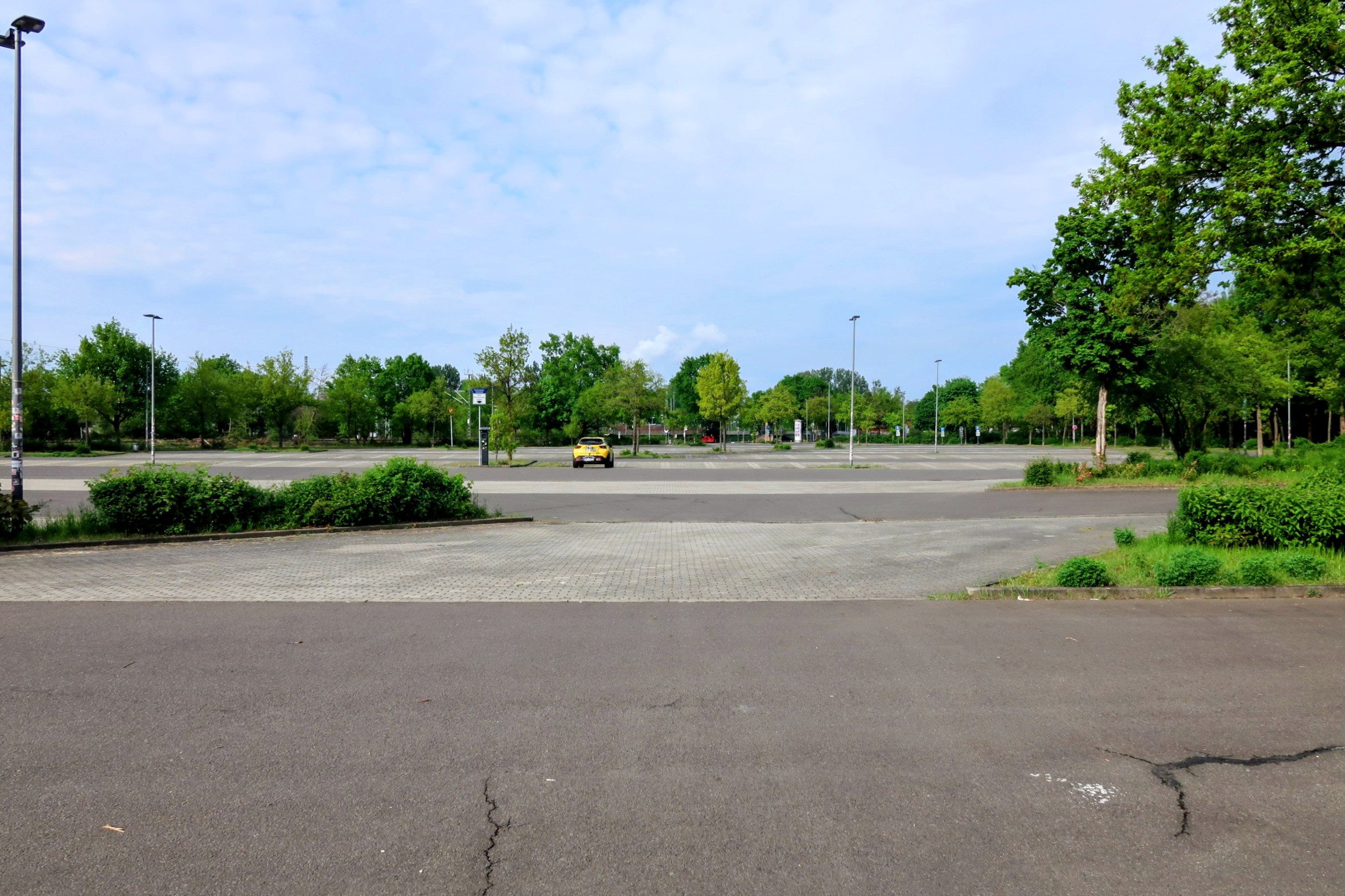 Cottbus: Regenpause, Backstein und ein Parkplatz für uns allein